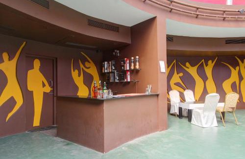 Venkatapura Resort | Explore Golden Amoon Resort: Family-Friendly Oasis with Pool