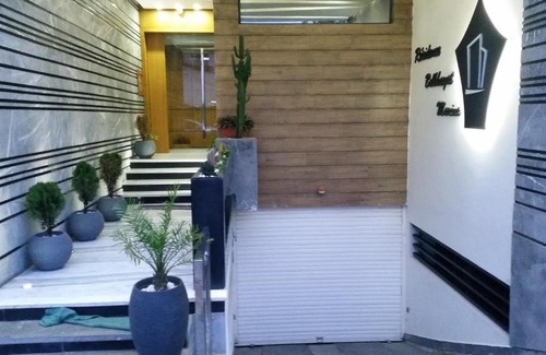 Quartier Maamora Apartment | Inviting Golden Ashraf Apartment with Breakfast & Accessibility