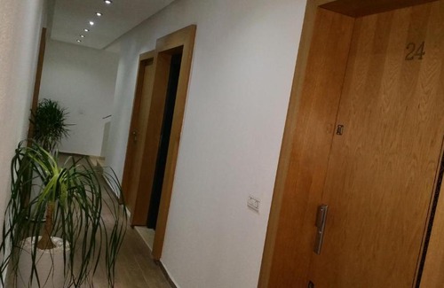 Quartier Maamora Apartment | Inviting Golden Ashraf Apartment with Breakfast & Accessibility