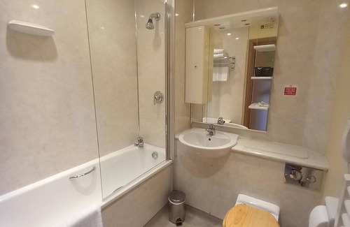 Cambridge Hotel | Experience Golden Ball Hotel: 4-Star with Family-Friendly Dining
