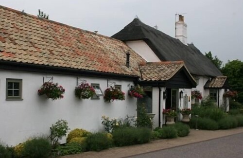 Cambridge Hotel | Experience Golden Ball Hotel: 4-Star with Family-Friendly Dining