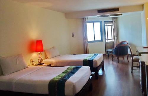 Cha-am Hotel | Relax at Golden Beach Cha-Am Hotel with Oceanfront Views