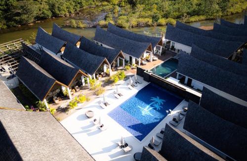 Koh Rong House | Cozy Golden Beach Resort: Oceanfront Oasis with Spa & Pool
