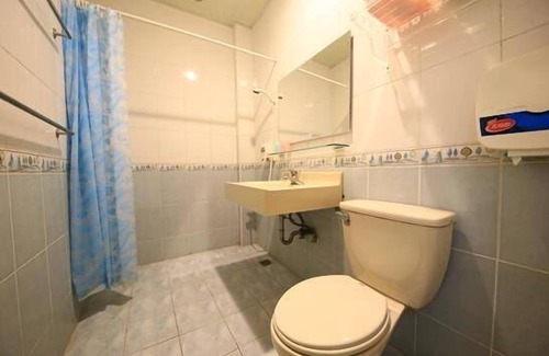 South Beach Bed & Breakfast | Inviting Golden Coast 36 - Sea View B&B with Breakfast
