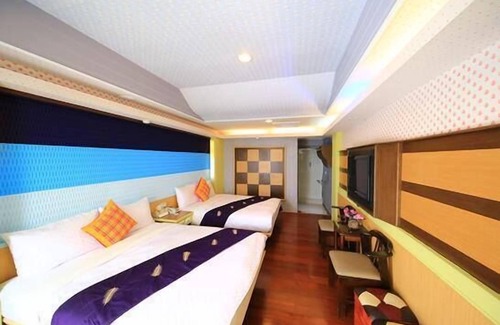 South Beach Bed & Breakfast | Inviting Golden Coast 36 - Sea View B&B with Breakfast