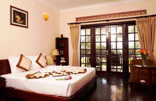 Phan Thiet Hotel | Golden Coast Resort and Spa: Relaxing Ocean View Retreat