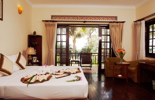 Phan Thiet Hotel | Golden Coast Resort and Spa: Relaxing Ocean View Retreat