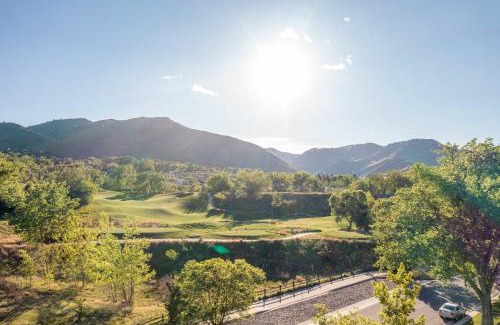 Golden House | Incredible Mountain View at Modern Golden Cottage