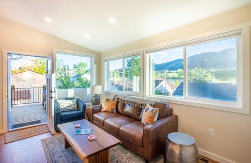 Golden House | Incredible Mountain View at Modern Golden Cottage