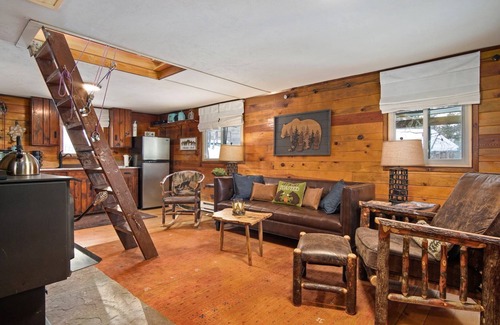 Coal Creek Cabin | Pet-Friendly Lil Frying Pan Cabin in Golden, Eldora