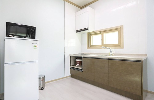 Yeosu House | Golden Field Pension: Family-Friendly Stay with Pool & Breakfast