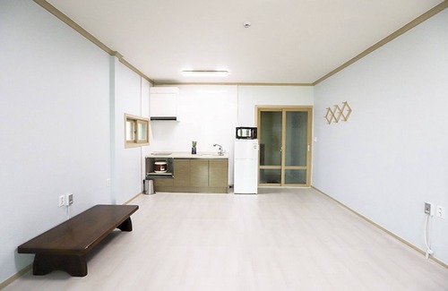 Yeosu House | Golden Field Pension: Family-Friendly Stay with Pool & Breakfast