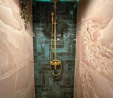 Novo Sarajevo Apartment | Golden Fish in Jungle Jacuzzi Sauna Sarajevo