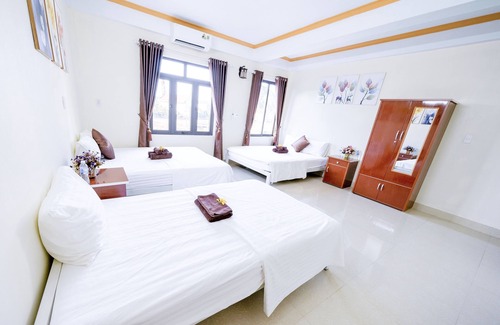 Phong Nha Hotel | Golden Forest Homestay: Guest Rated 10/10 with Ocean Views