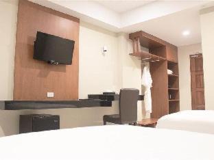 Lat Krabang Hotel | Elegant Golden Foyer Suvarnabhumi Airport Hotel Experience