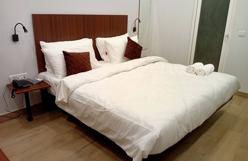 Indirapuram Hotel | Welcoming Golden Frame Hotel: Family-Friendly with Breakfast