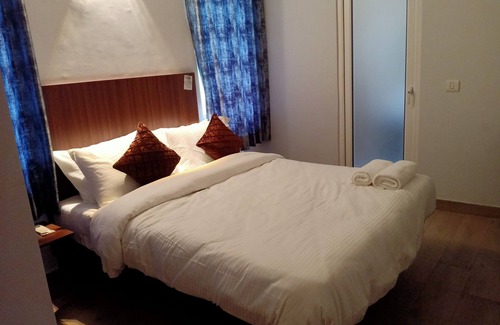 Indirapuram Hotel | Welcoming Golden Frame Hotel: Family-Friendly with Breakfast