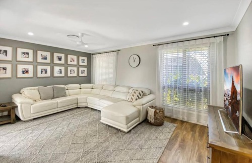 Golden Beach House | Convenient 3 Bedroom Home with Kitchen in Golden Beach
