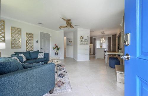 Old Seminole Heights House | Welcoming Golden Greek and Dexters Cottage Near Downtown