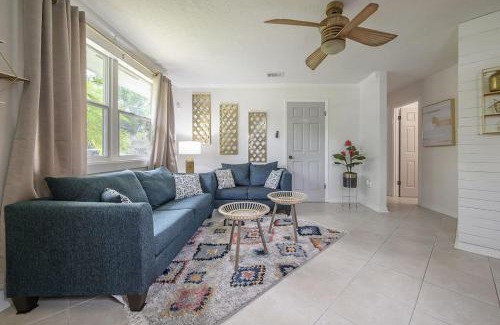 Old Seminole Heights House | Welcoming Golden Greek and Dexters Cottage Near Downtown