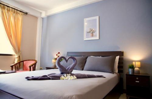 Cha-am House | Beachside Golden Guesthouse: Pet-Friendly & Family-Oriented