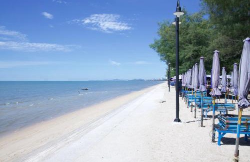 Cha-am House | Beachside Golden Guesthouse: Pet-Friendly & Family-Oriented