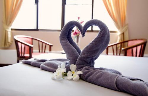 Cha-am House | Beachside Golden Guesthouse: Pet-Friendly & Family-Oriented