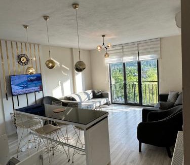 Nilufer Apartment | Discover Bursa Nilufer: Stunning Views & Family-Friendly Stay