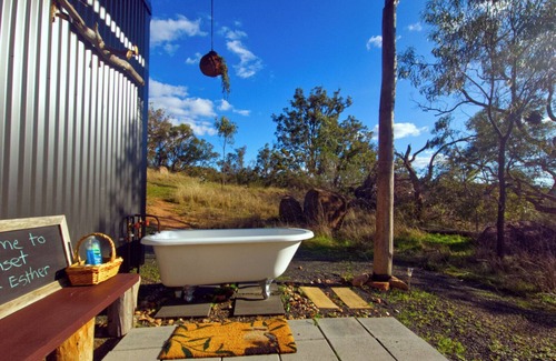 Frog Rock Cabin | Serene Sunset Cabin on 25-Acre Farm Near Mudgee Wineries