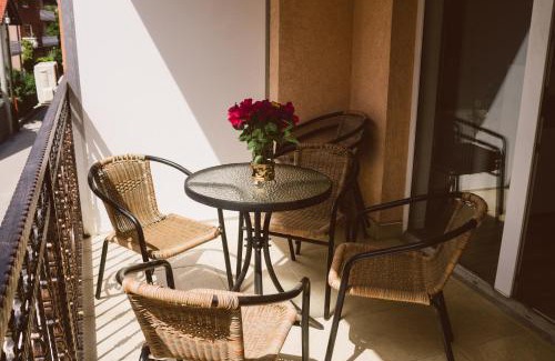 Novi Grad Sarajevo Villa | Pet-Friendly Golden House: Guest Rated 9/10 with Hot Tub