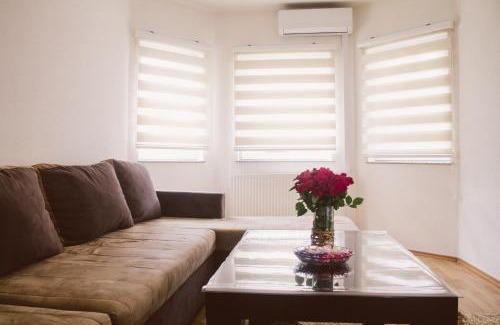 Novi Grad Sarajevo Villa | Pet-Friendly Golden House: Guest Rated 9/10 with Hot Tub