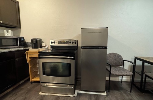 Kent Hotel | Golden Kent Motel: Family-Friendly with Charming Amenities
