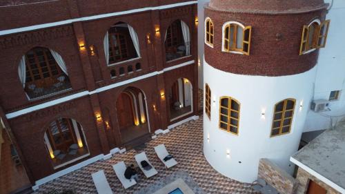 Luxor House | Golden Land