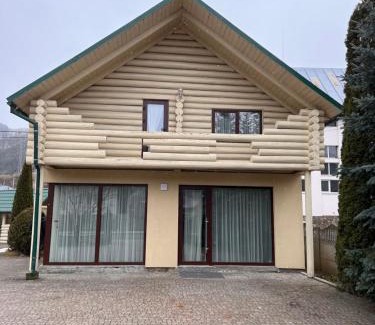 Mizhhirya Apartment | Family-Friendly Retreat at Котедж Golden Lemon - Rated 9.6