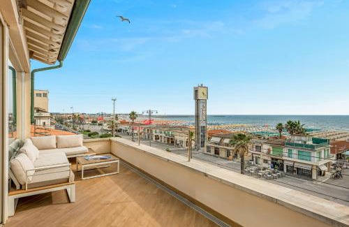 Viareggio Apartment | GOLDEN LUXE - Penthouse Diamond in the sky with a sea view