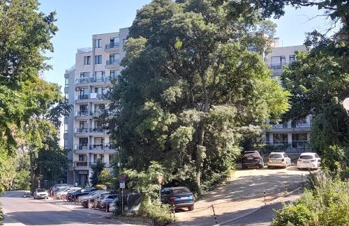 Golden Sands Apartment | Inviting Golden Maria Apartment in Yalta with Pool Access