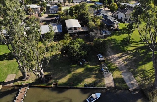 Bundalong House | Elegant Waterfront Retreat at Golden Mile – Perfect for Families