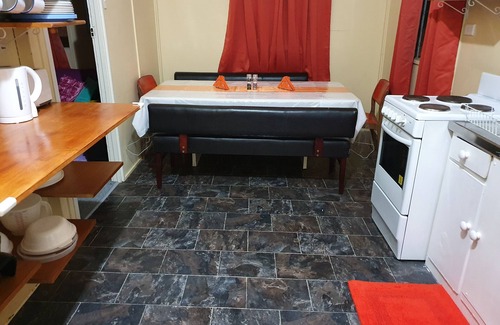 Mount Morgan Apartment | Golden Mount Rest, 9 guest's max, 1 Double, 7 Singles