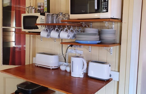 Mount Morgan Apartment | Golden Mount Rest, 9 guest's max, 1 Double, 7 Singles