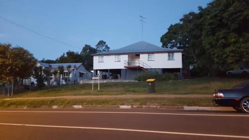 Mount Morgan Bed & Breakfast | Pet-Friendly Retreat: Golden Mt Rest on James Awaits
