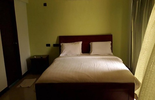 Yercaud Hotel | Cozy Golden Nest with Family-Friendly Amenities Included