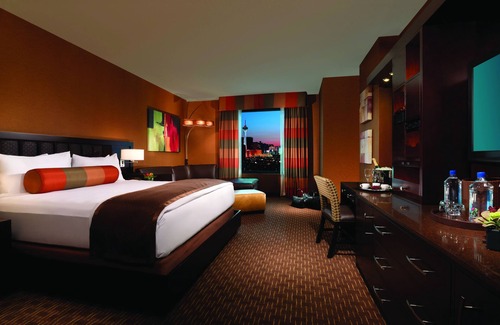 Downtown Las Vegas Resort | Discover Golden Nugget Las Vegas Hotel & Casino: 4-Star Escape