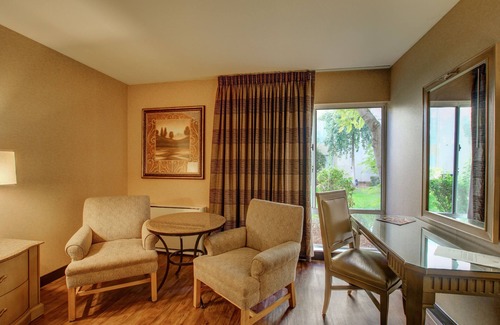 Laughlin Resort | Relax at Golden Nugget Laughlin with Pool and Spa Access