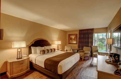 Laughlin Resort | Relax at Golden Nugget Laughlin with Pool and Spa Access