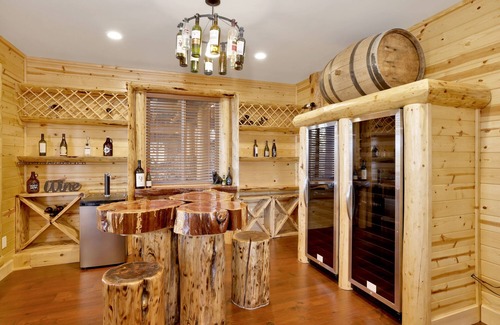 Castle Glen Estates Cabin | Golden Oak Log Cabin: Home Theater & Pool Table Escape