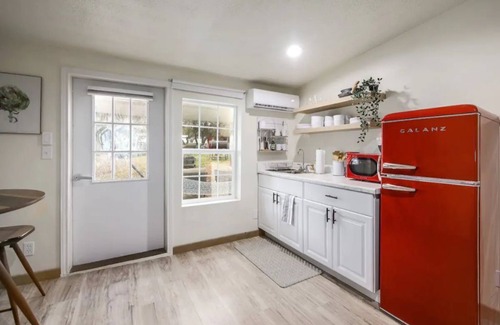 Cardinal Hills Estates House | Cozy Golden Oak One Bedroom with Inviting Patio