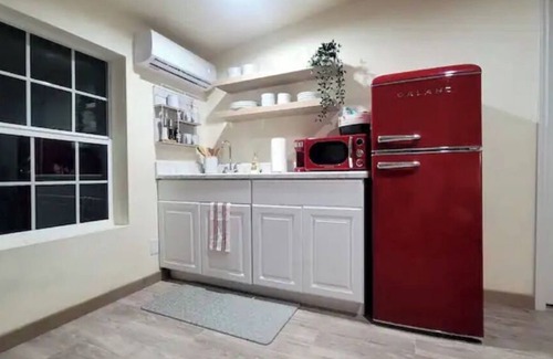 Cardinal Hills Estates House | Cozy Golden Oak One Bedroom with Inviting Patio
