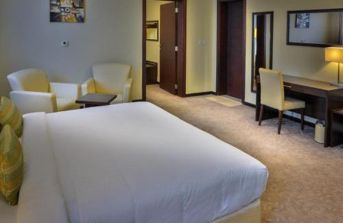 Doha Hotel | Relax at Golden Ocean Hotel with Pool and Family-Friendly Amenities