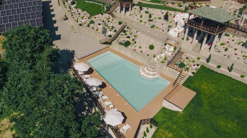Transcarpathia House | GOLDEN ORSAG: Oceanfront Haven with Private Pool & Breakfast