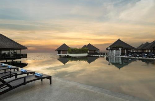 Kampung Bagan Lalang Resort | Experience Avani Sepang Goldcoast Resort with Private Beach